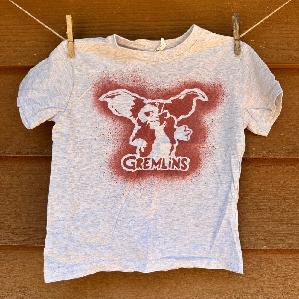 Gremlins Graphic T-Shirt Gray Cotton Blend Rabbit Skins Size 7 Youth